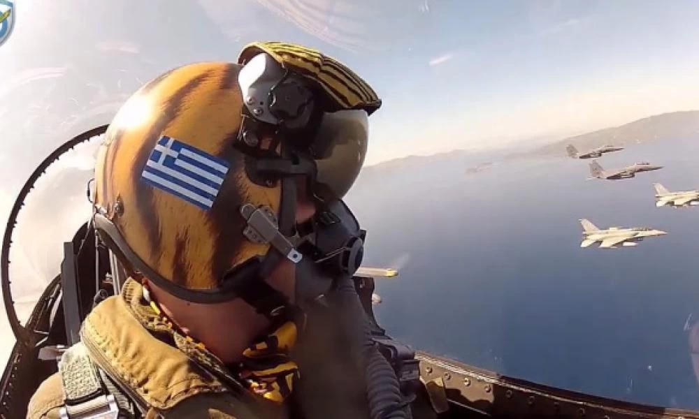 Ποιος είναι ο πιλότος που θα ''σκίσει'' τους ουρανούς της Θεσσσαλονίκης στην παρέλαση της 28ης Οκτωβρίου